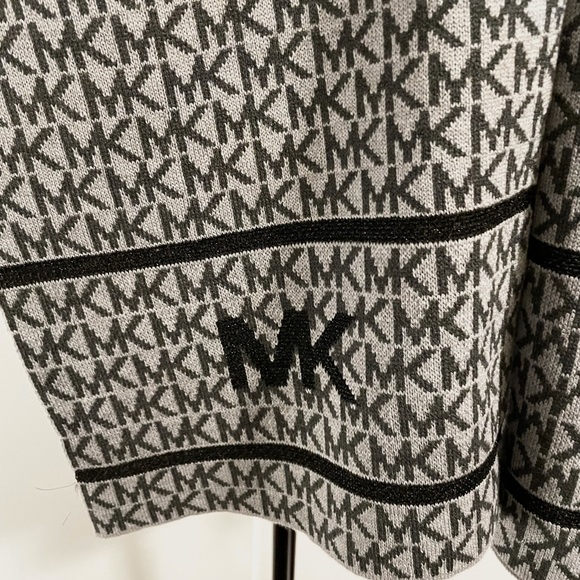 New MICHAEL KORS MK Logo Cuffed Beanie Hat & Scarf Set - Picture 3 of 12
